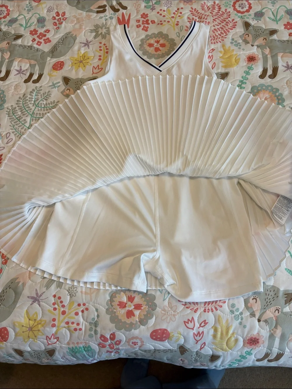 Old Navy White Pleated  Tennis Dress/ SKORT. Never worn 10/12